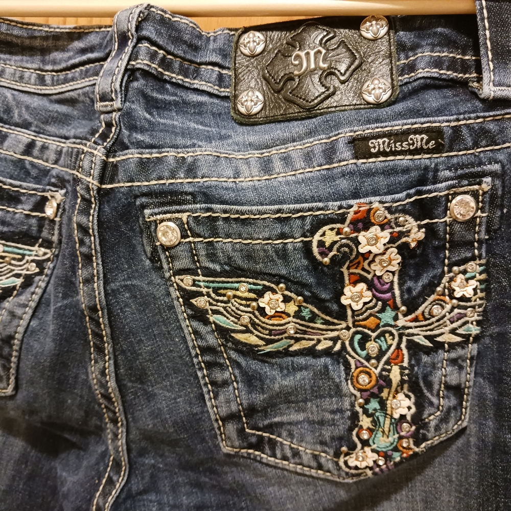 Miss Me Western Hippy Cross Embroidered Pocket Boot Cut Jeans